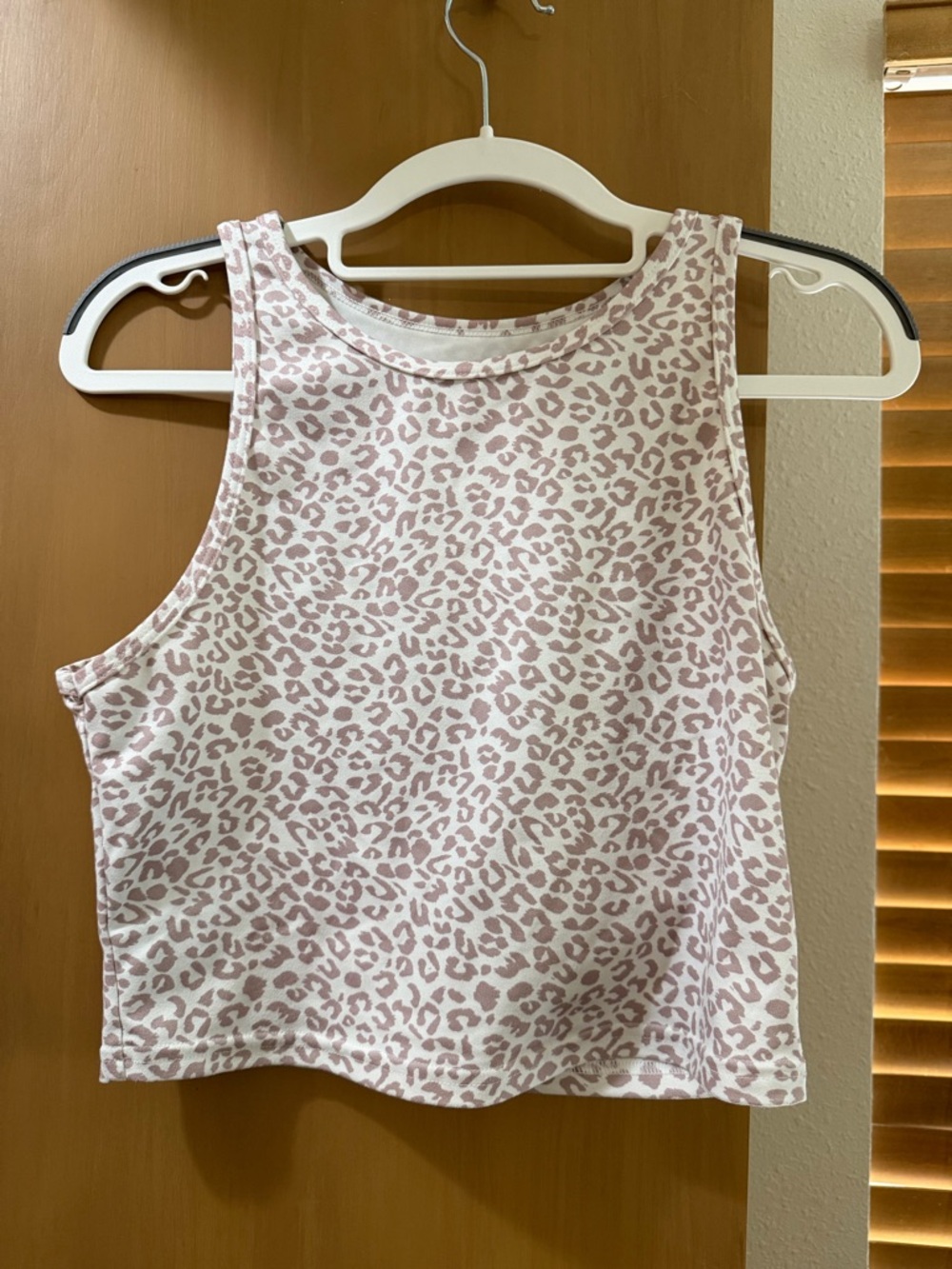 Fleo Tempo Crop tank top, sand leopard print, medium